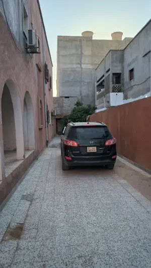 حوش في غوط الشعال على دورين وتالت سطح سوم حرق