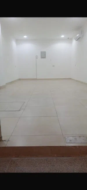 محل للإيجار مقابل مبنى جهاز الضرائب
