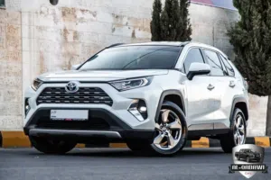 Toyota Rav4 2020 Limited  السيارة بحالة الوكالة و قطعت مسافة 90,000 كم فقط