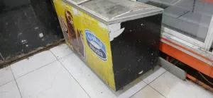 تمام، هذا فريزر تجاري باين عليه بحالة جيده