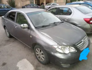 Byd. F3.     موديل 2013 بحالة جيدة  تحتاج فقط وش دهان نظافة و تلميع  لانها بالدهانات الاصلية لها