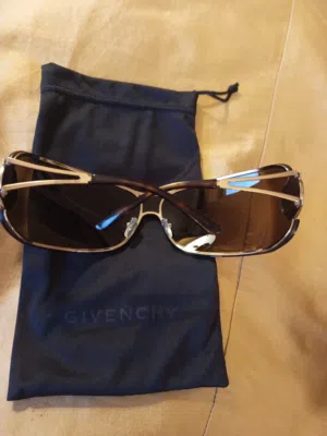 نظارة GIVENCHY لون بني عسلي