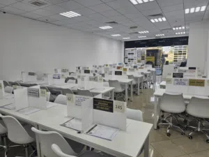 مكتب في مساحة مشتركة مع عقد إيجاري مصدق ولمده سنه كامله