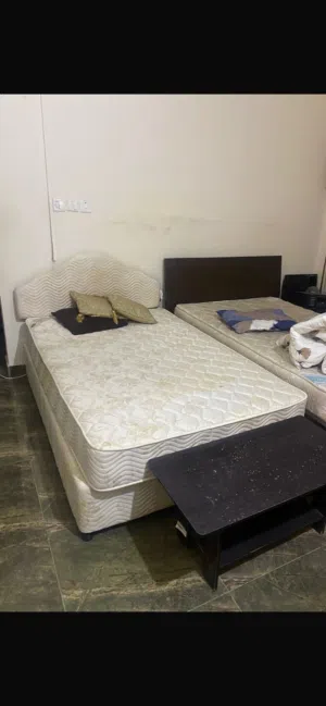 سرير اثنين للبيع واحد 35ريال