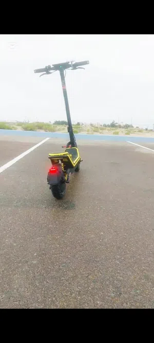 سكوتر سويتش 750 واط بطارية 20 أمبير شبه جديد للبيع لدواعي السفر تحت الضمان للبيع المستعجل