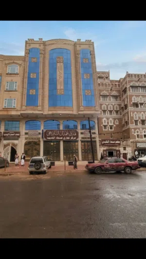 عماره 15شقه قريب من الجامعه في قلب العاصمه وبسعر مغري