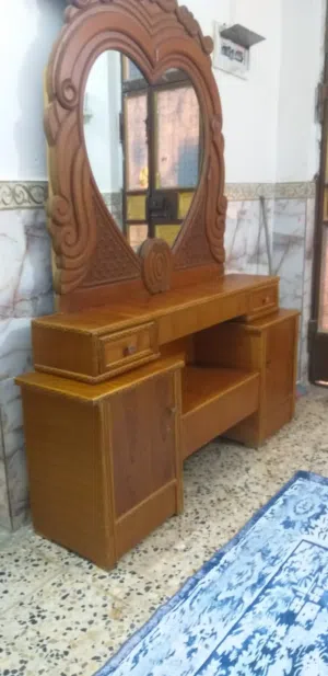 ميز مرايه صاج تفصال درجه اولى كبير ونظيف جدا خمسه ميل خلف ساحة الصلاه السعر 90