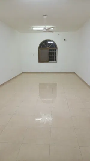 170 m2 3 Bedrooms Apartments for Rent in Muscat Al-Hail