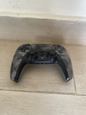 جهاز بلاستيشن 5 للبيع لون جيشي وجميل