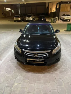 للبيع هوندا اكورد 2012