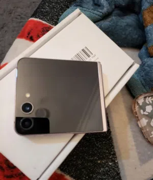 Samsung Galaxy Z Flip5 512 GB in Dammam