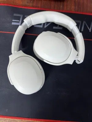 سماعات ماركه معروفه Skullcandy Crusher Evo باندل ابيض السعر 100وبيه مجال حك جيه معروفه اسعارهن تره