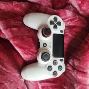 يدة تحكم ps4 لون ابيض