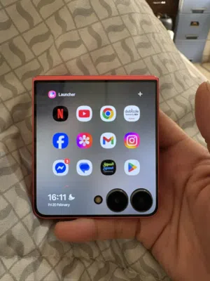 for sale/exchange samsung Zflip7 coral red
