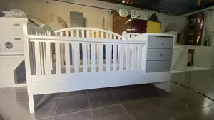 سرير للأطفال حديثي الولادة