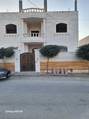 منزل شبه فيلا للبيع