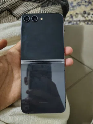 للبيع: Samsung Galaxy Z Flip 5