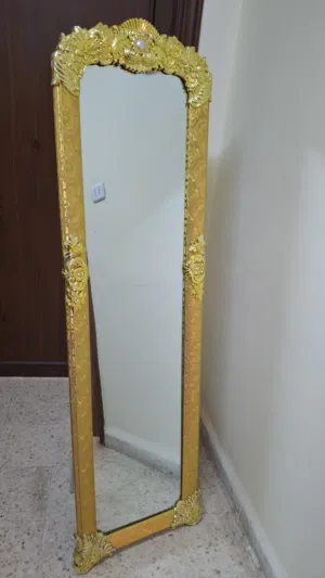 مراية ستاند لون ذهبي