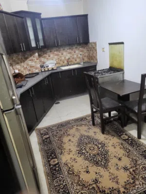 شقه للايجار مفروشه في الطيرة دوار نبيل عمرو طابق ثاني الايجار دون وسيط مباشرة كافة الخدمات متوفرة