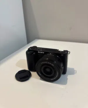 كاميرا Sony ZV-E10 مع عدسة 16-50 وملحقاتها