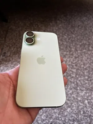iPhone 17  256g  E-sim الجهاز ولا اي خدش لون جميل ومركب عليه لزقه وحماية عدسات بقيمة 35دينار