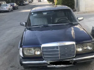 للبيع مرسيدس c200 موديل 1983