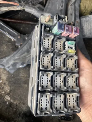 طبله فيوزات نوع سياره طيبه للبيع تفصيخ