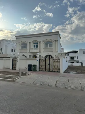 450 m2 5 Bedrooms Villa for Sale in Muscat Qurm
