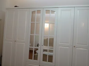 كبت اصلي ثلاث رفوف كبيره و درجين رفين للملابس والرف الثالث للشنط والاغراض الثانيه