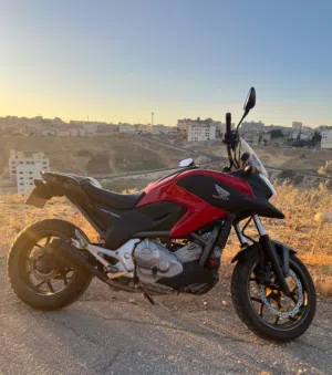 دراجة هوندا Nc700x  موديل 2013 السعر 3700 قابل للتفاوض