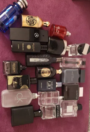 زجاج عطور فارغه  اصليه كلها ماركات وفي كمان زجاجات عطر خليجيه