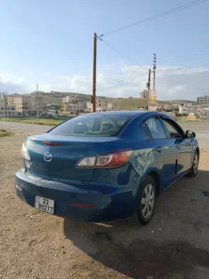 مازدا زوم 3 فحص 3 جيد 1 مضروب موديل 2012 لون ازرق السيارة ليست بحاجة لشيء