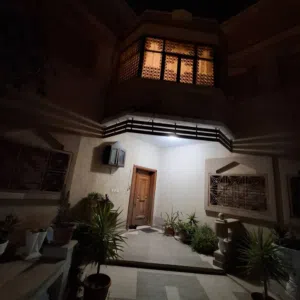 فيلا  استثمارية للبيع في طابلينو علي 3 ادوار و محلين متأجرات  علي الرئيسي شارع جامعة الأهلية