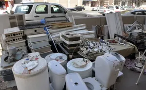 نشتري الخرده والكراكيب وجميع المعادن وتنظيف المستودعاد ... خرده