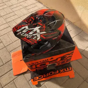خوذة مكس فورس 2xl للبيع بحاله الوكاله مقابل 300 درهم