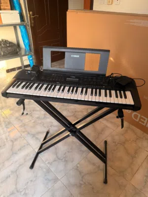 للبيع أورج Yamaha PSR-E273