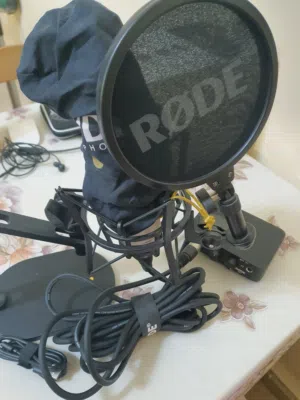 مايكرفون احترافي من Rode مع جميع معداته