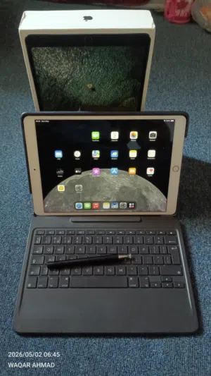 Apple iPad Pro 10.5-inch 256GB  Full Set (Box + Keyboard + Pencil)  Like New Condition