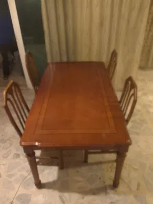 طاوله سفره خشب زان مع 4 كراسي ولا هزه بحاله ممتازه للبيع بسعر 45