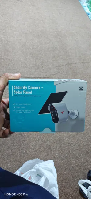 كاميرا مراقبة R6 لاسلكية مع لوح طاقة شمسية — دقة 1080p ببطارية قابلة للشحن (Wi-Fi)