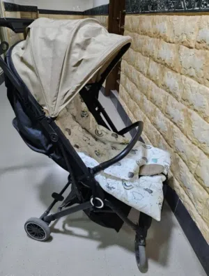 عربة اطفال ماركة جونيور بحالة ممتازة stroller  junior