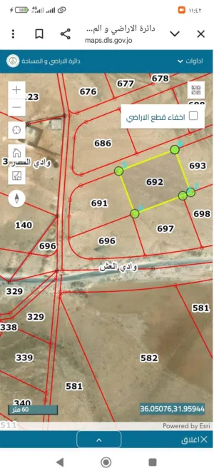 a اراضي صناعيه خفيفه ومتوسطه للبيع من المالك مباشره بجانب منتزه البيضاء