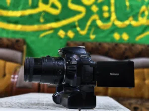 كامرات نيكون 5200 وكانون D1300