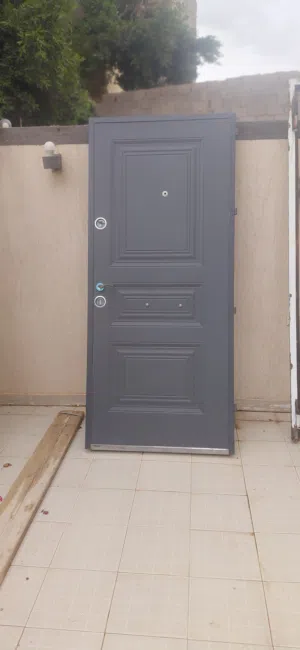 بابين حديد شبه جدد