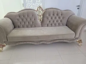 صالون للبيع