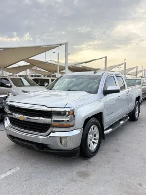 Chevrolet Silverado Pickup Model 2018  USA Double Cabin 4 Doors 4x4 Four Wheel Drive 154,000 km