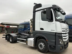 سنجل شاصي مرسيدس اكتروس  MP5  قياس 2545 موديل 2023 مع  مكيف ورتاردر المانيه حره نخب