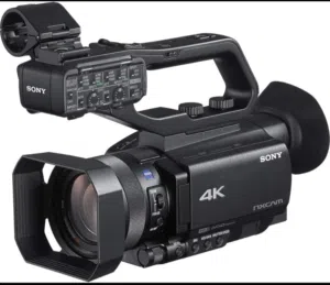 كاميرا نوع سوني 4k z90 للبيع مطلوب فيها 1600 دينار.