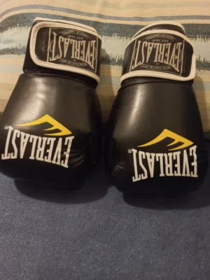 كفوف ملاكمة إيفرلاست (Everlast) وزن 12oz بحالة الوكالة