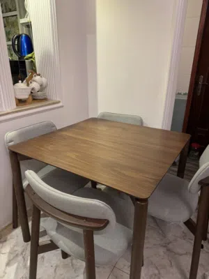 طاولة طعام